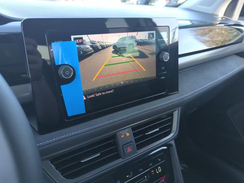 New 2026 Volkswagen Taos SE image 27