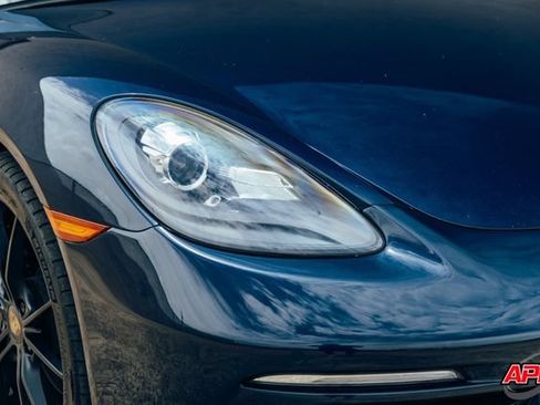 Used 2018 Porsche 718 Cayman RWD image 40