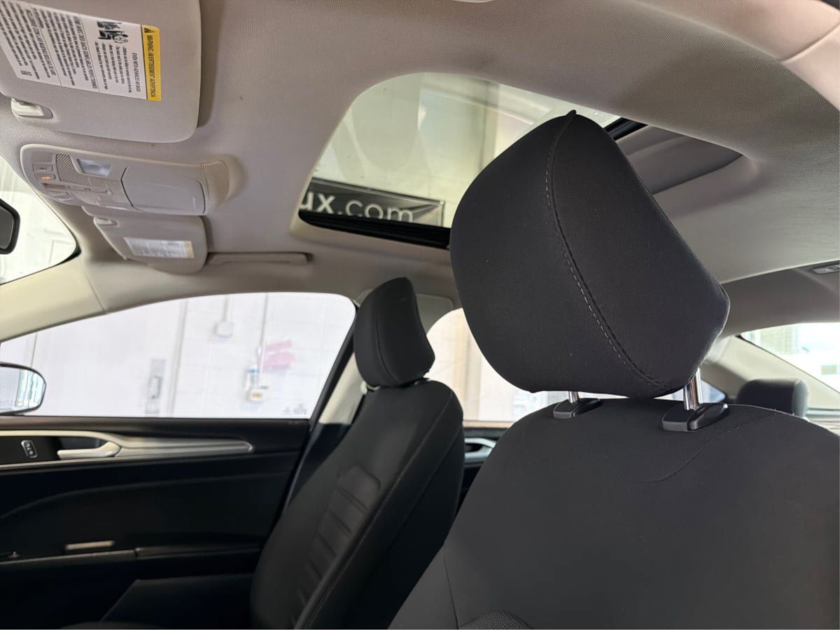 Used 2020 Ford Fusion SE AWD/4WD image 25