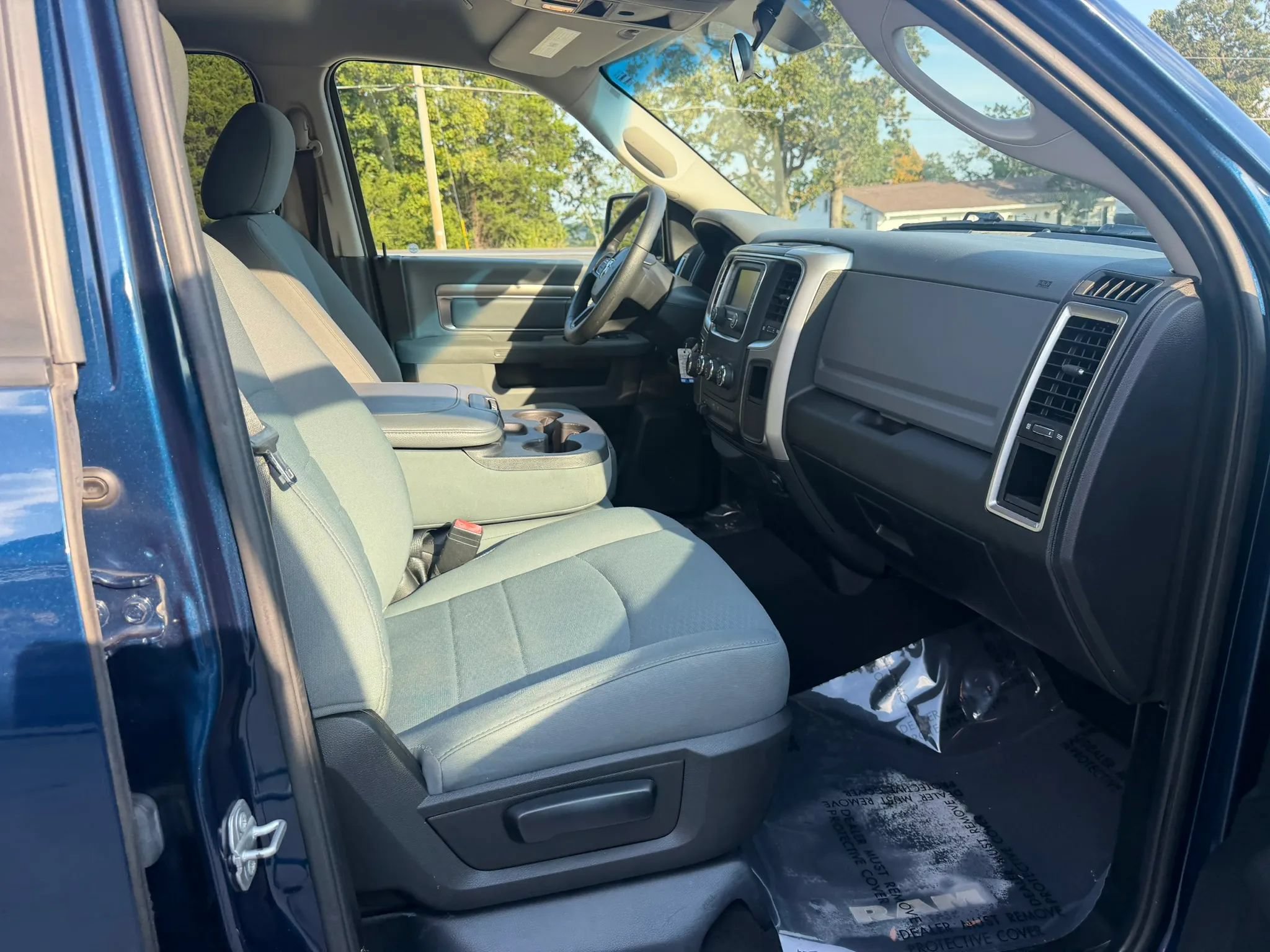Used 2020 RAM 1500 Classic SLT AWD/4WD image 46