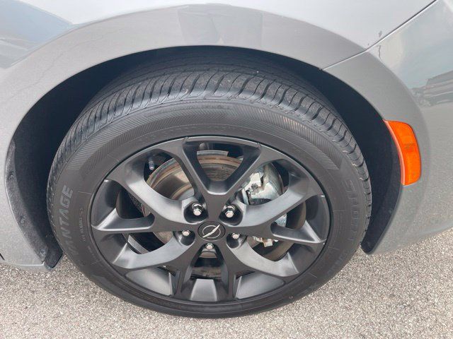 Used 2025 Chrysler Pacifica Limited FWD image 30