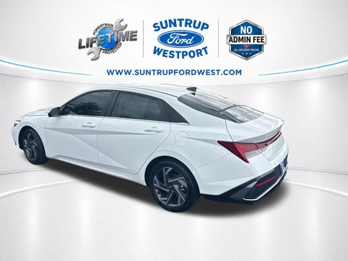 Used 2024 Hyundai Elantra Limited FWD image 3