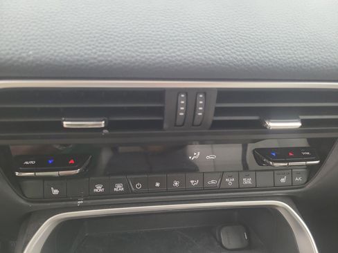 Used 2024 MAZDA CX-90 Plug-In Hybrid w/ Preferred image 30