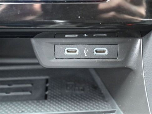 Certified 2025 Volkswagen Jetta SE image 23