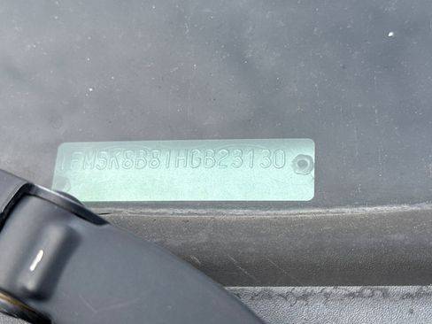 Used 2017 Ford Explorer Base image 2