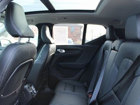 Used 2025 Volvo XC40 B5 Core image 33