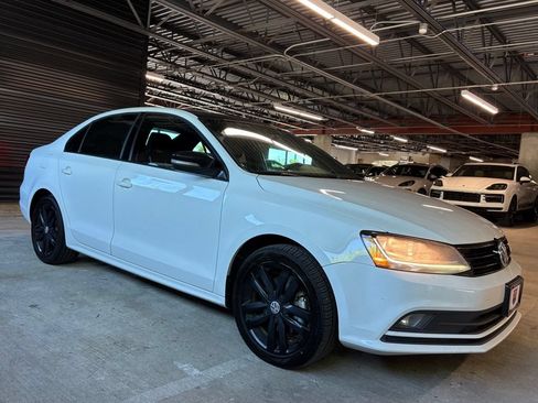 Used 2018 Volkswagen Jetta Sport FWD image 12