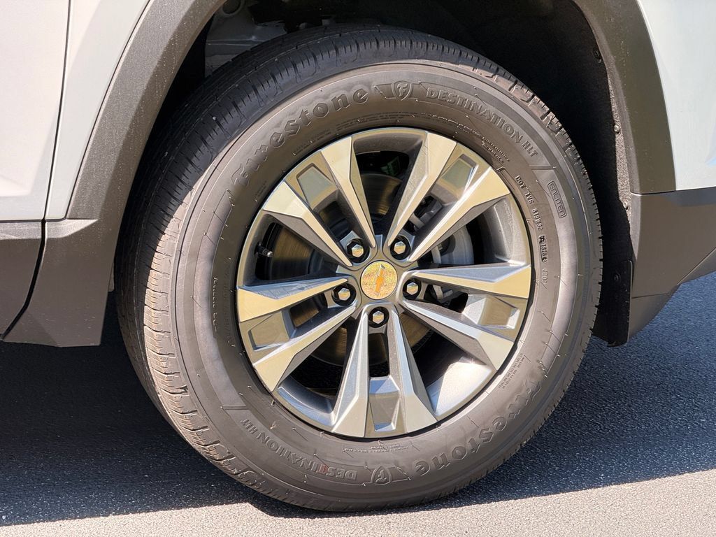 New 2027 Chevrolet Equinox LT w/ Safety and Technology Package FWD image 10