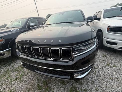 Used 2024 Jeep Wagoneer Series II w/ Premium Group I AWD/4WD image 4