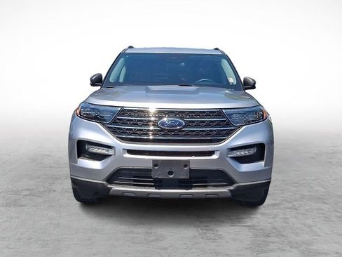 Used 2023 Ford Explorer XLT w/ Equipment Group 202A AWD/4WD image 2
