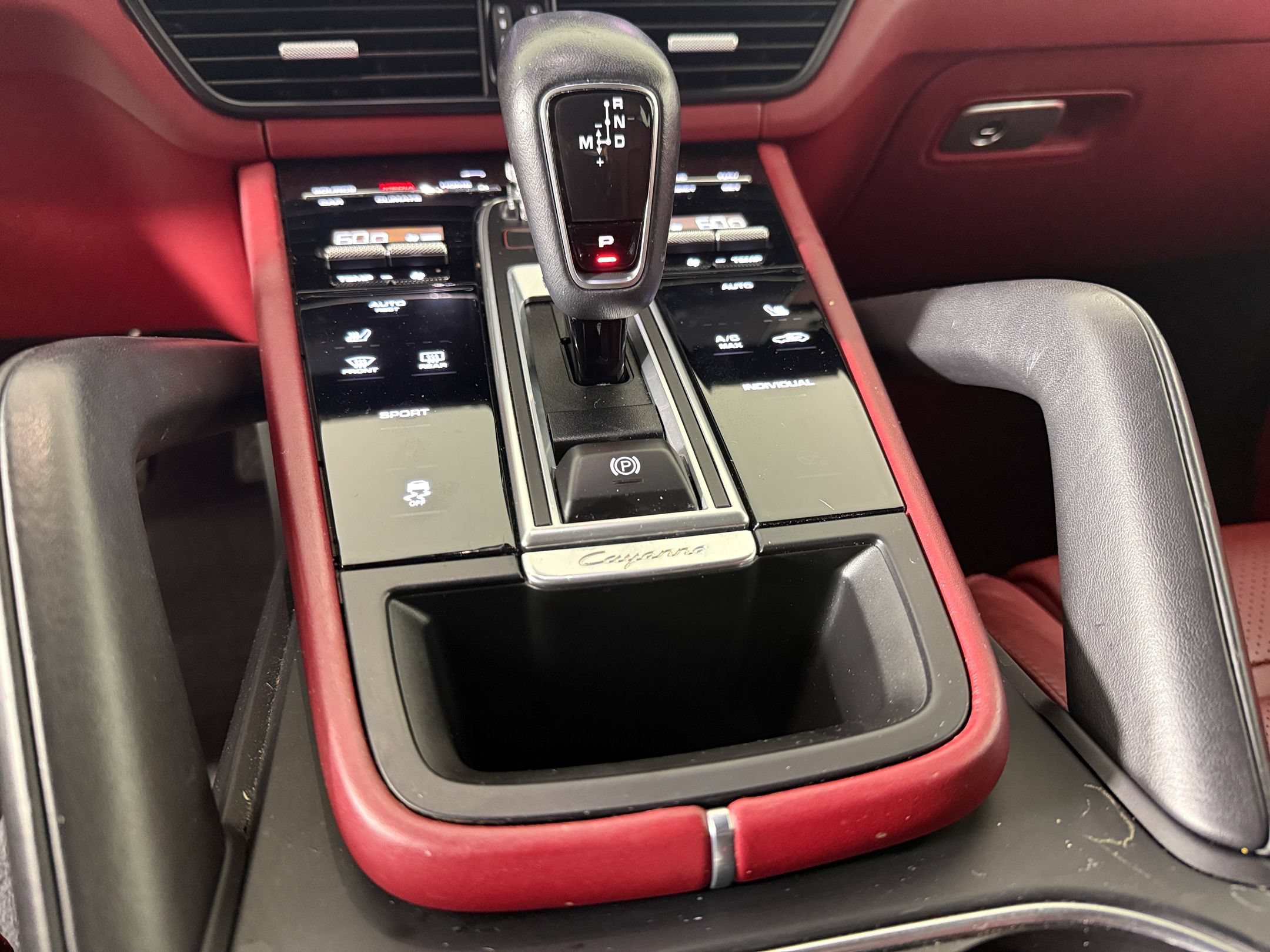 Used 2022 Porsche Cayenne AWD/4WD image 17