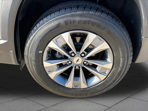 Used 2025 Chevrolet Equinox LT w/ Safety and Technology Package FWD image 11