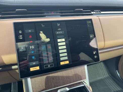 New 2026 Land Rover Range Rover SE image 17