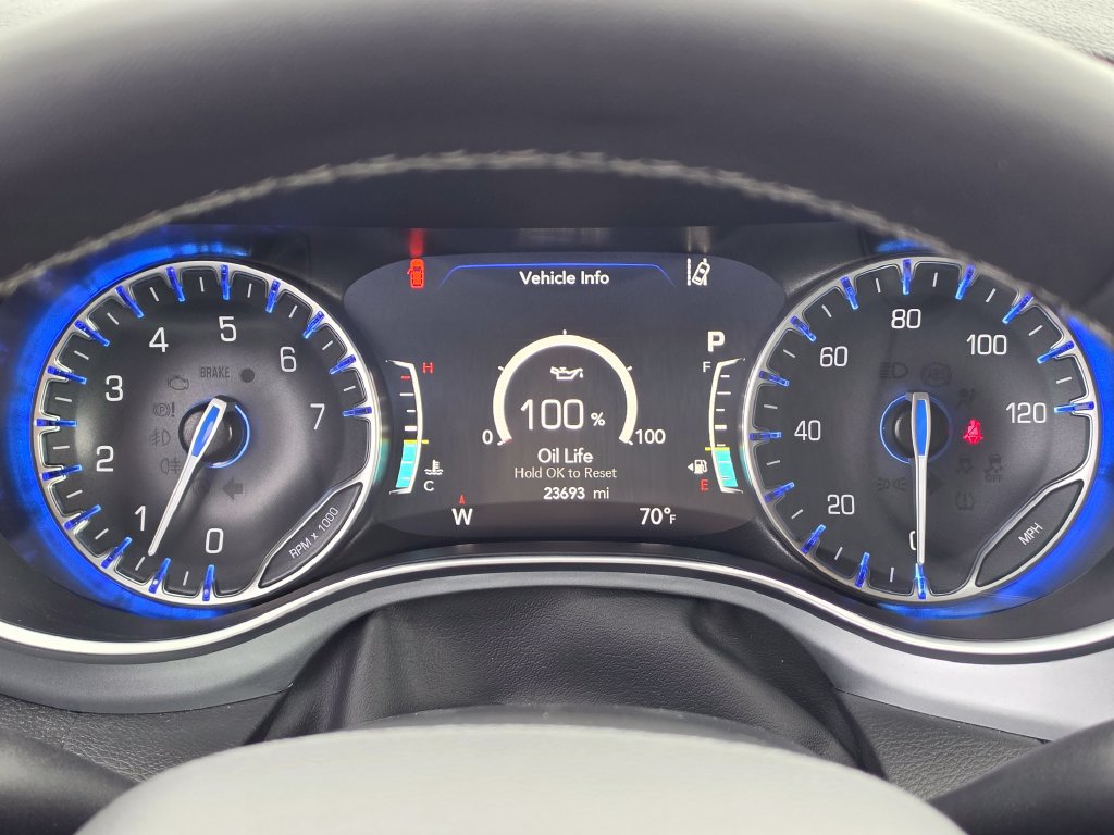 Used 2025 Chrysler Pacifica Limited AWD/4WD image 19