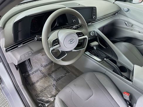 Certified 2022 Hyundai Elantra SE w/ Cargo Package image 16