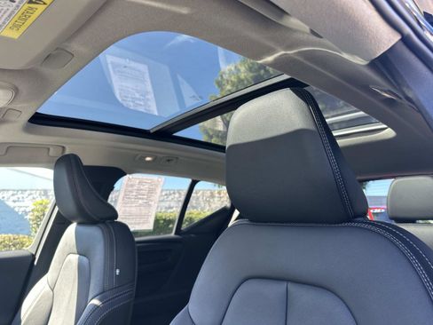 Certified 2025 Volvo XC40 B5 Plus w/ Protection Package Premier image 35