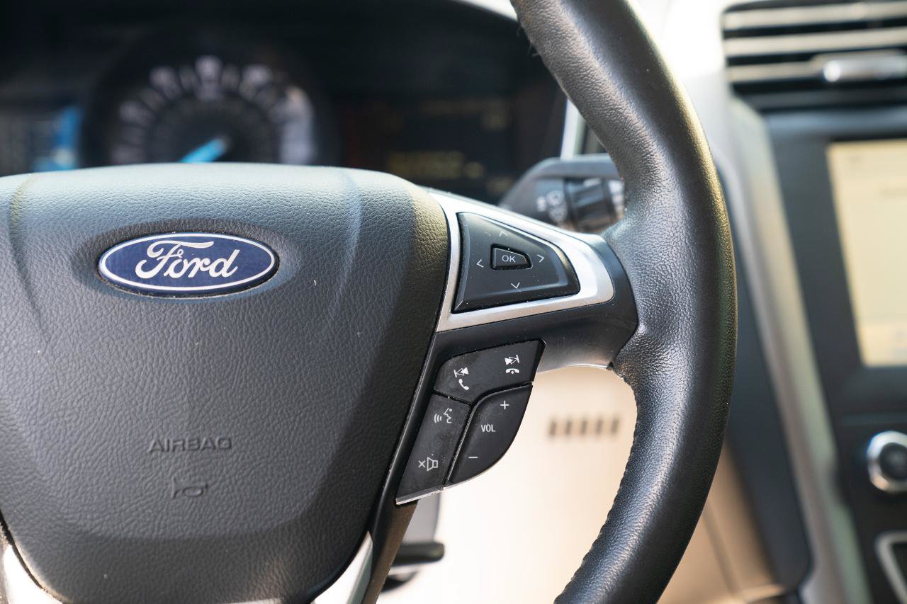 Used 2020 Ford Fusion SEL FWD image 32