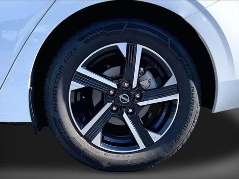 Used 2024 Nissan Sentra SV FWD image 34