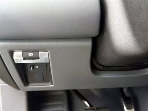 New 2025 Land Rover Defender 110 V8 image 28