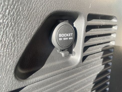 Used 2024 Nissan Armada Platinum w/ Cargo Package image 33