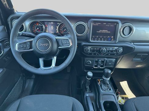 Used 2023 Jeep Wrangler Unlimited Sahara w/ Cold Weather Group AWD/4WD image 12