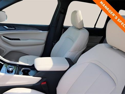 New 2025 Jeep Grand Cherokee Limited w/ Luxury Tech Group II image 12