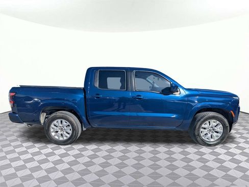 Used 2022 Nissan Frontier SV image 2