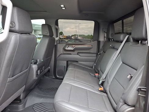 Used 2026 Chevrolet Silverado 1500 LT Trail Boss w/ LT Trail Boss Premium Package AWD/4WD image 10