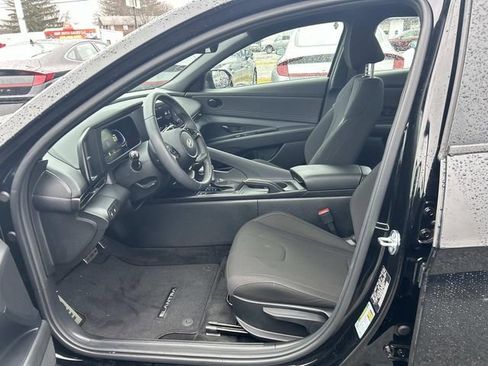 Certified 2025 Hyundai Elantra Sport image 11