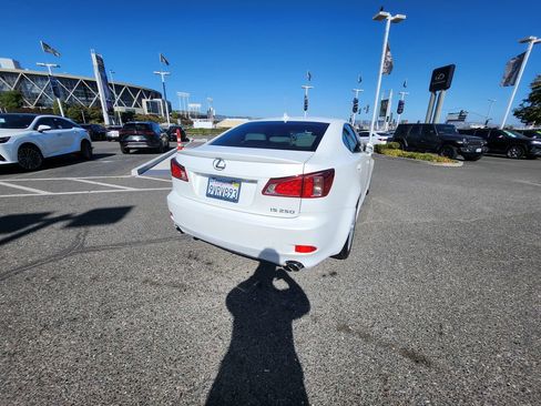 Used 2013 Lexus IS 250 w/ Premium Pkg Value Edition RWD image 4