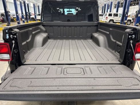 New 2025 Jeep Gladiator Sport image 9