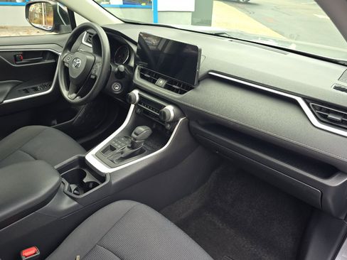 Used 2020 Toyota RAV4 LE image 15