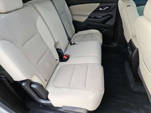 Used 2022 Chevrolet Traverse LS image 20