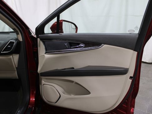 Used 2016 Lincoln MKX Select w/ Climate Package image 27