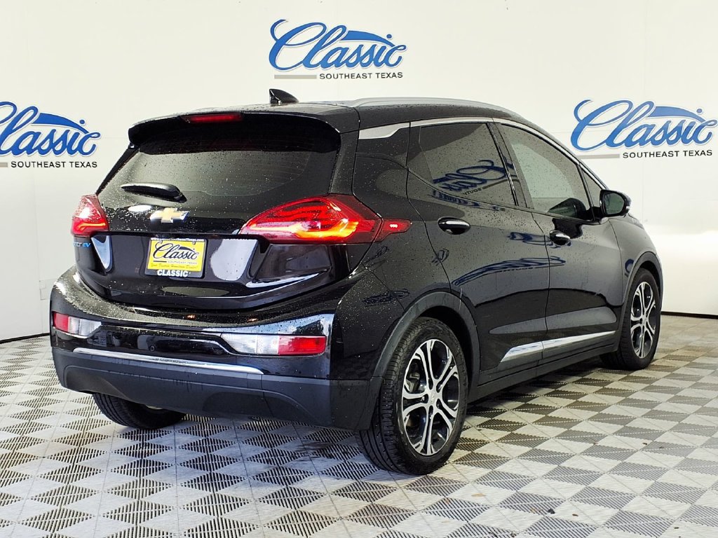 Used 2021 Chevrolet Bolt Premier w/ Infotainment Package FWD image 6