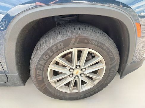 Used 2023 Chevrolet Traverse LT AWD/4WD image 10