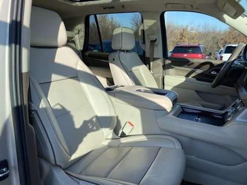 Used 2021 GMC Yukon Denali w/ Advanced Technology Package image 29