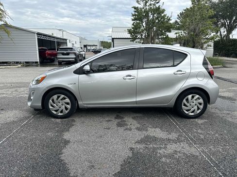 Used 2015 Toyota Prius C One FWD image 3
