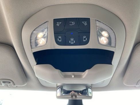 Certified 2024 Chrysler Pacifica Touring-L image 18