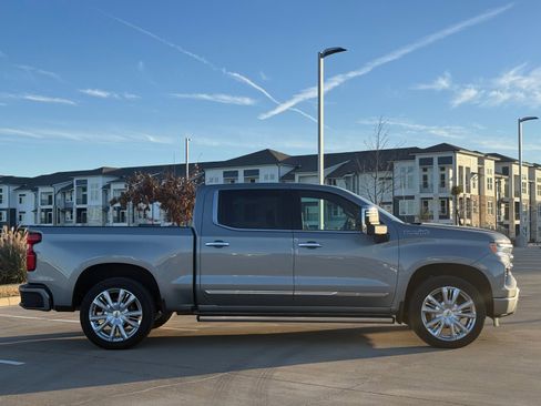 Used 2025 Chevrolet Silverado 1500 High Country w/ High Country Premium Package image 9