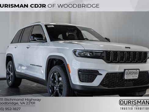 New 2025 Jeep Grand Cherokee Altitude image 1