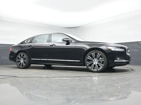 Used 2023 Volvo S90 B6 Plus image 36
