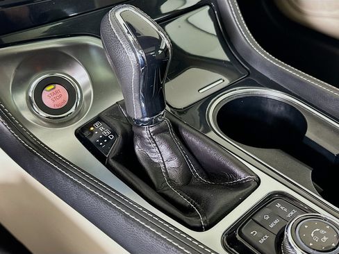 Used 2016 Nissan Maxima Platinum image 25