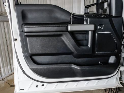 Used 2021 Ford F450 Platinum w/ FX4 Off-Road Package image 43