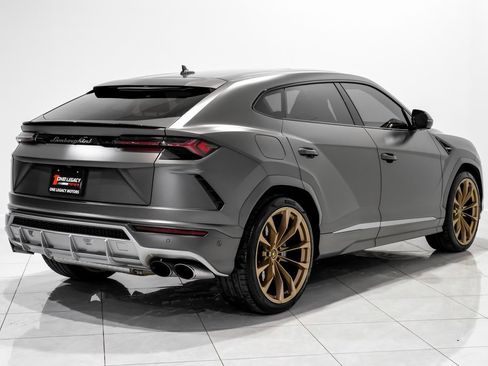 Used 2022 Lamborghini Urus image 4