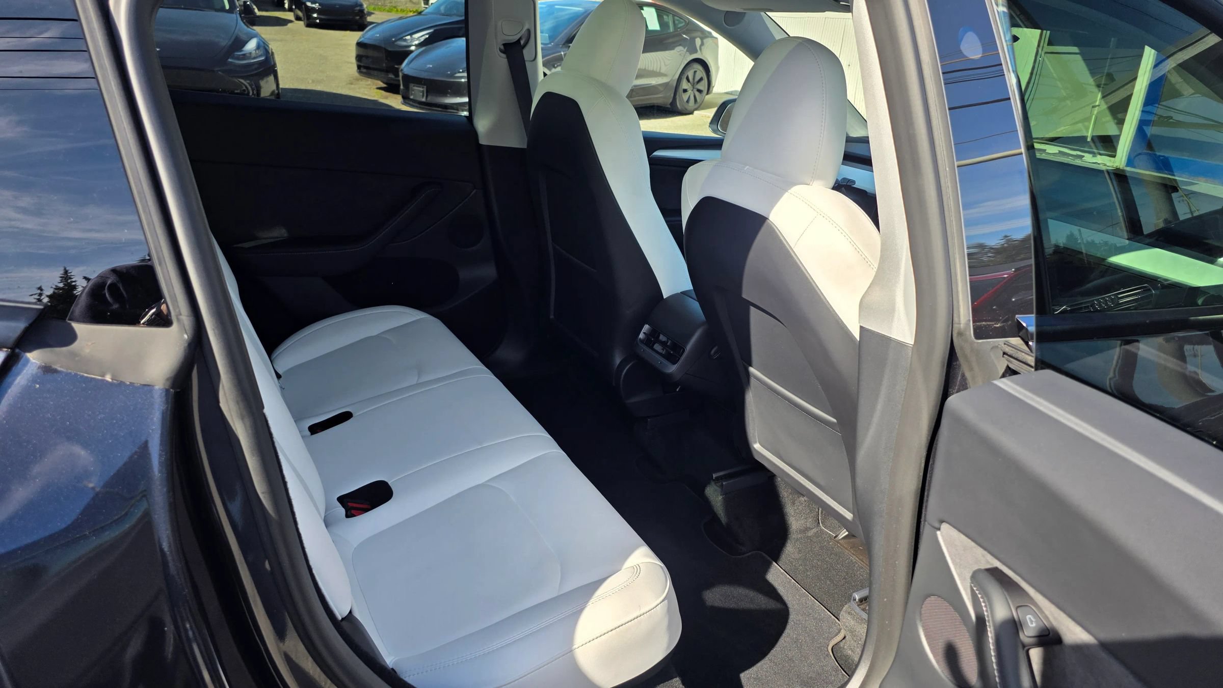 Used 2024 Tesla Model Y Long Range AWD/4WD image 14
