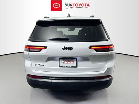 Used 2023 Jeep Grand Cherokee L Laredo image 5