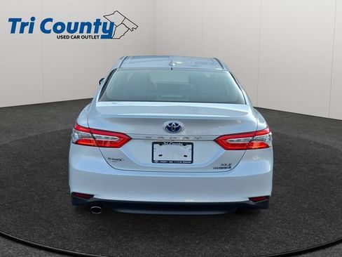 Used 2020 Toyota Camry XLE w/ Sunroof Package FWD image 7