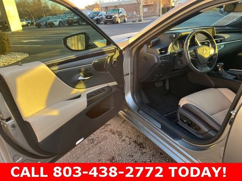 Used 2020 Lexus ES 350 Ultra Luxury image 4