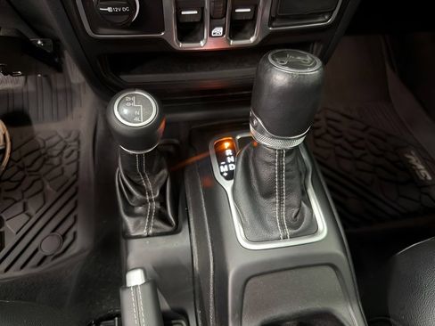 Used 2018 Jeep Wrangler Unlimited Sahara w/ Dual Top Group AWD/4WD image 42